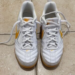 Nike “Gato” Sneaker